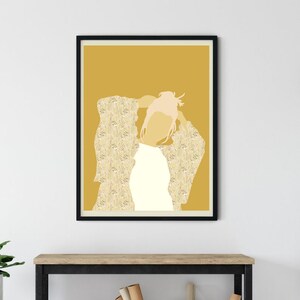 Peut inclure: Illustration numérique d'une personne aux cheveux blonds portant une chemise à motif floral jaune sur un fond jaune moutarde.