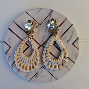 Charleston Sweetgrass Earrings: Magnolia Post with Natural Teardrop Sweetgrass Hoop
