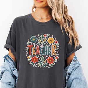 Comfort Colors® Lehrer Shirt Lehrer Shirts Zurück zu Schule Shirt Geschenk für Lehrer Wertschätzung Bunt Lehrer T-Shirt Kindergarten Lehrerin