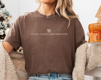 Está bien, estoy bien, todo está bien, camiseta de colores cómodos, camiseta introvertida, camiseta sarcástica, camiseta de salud mental, camiseta de positividad para ella
