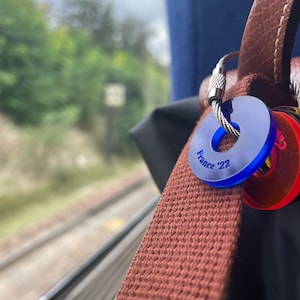 Personalisierte Reisetoken - Benutzerdefinierte Acrylanhänger für Städte Staaten Länder Reisegeschenk für Straßenausflüge, Rucksackreisen und Vielflieger X1