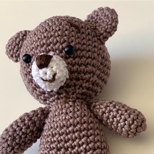Teddybär "Ted" von "MobileKreationen", gehäkelt, Handarbeit, in Wunschfarbe, waschbar