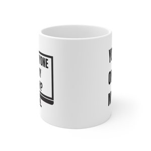 Puede incluir: Taza de cer&aacute;mica blanca con texto negro que dice "Anyone else?" en un icono de pantalla de ordenador y "You Only Get One Mom" en el lado derecho de la taza.