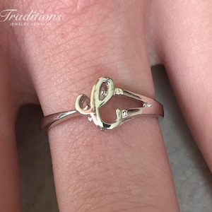 Sterling Silver Initial C Ring - Monogram C ring - Custom Ring - Personalized Letter Ring - Minimal Initial Jewelry - Dainty Initial Rings