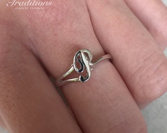 Sterling Silver Initial P Ring Monogram P ring Custom Ring Personalized Letter Ring Minimal Initial Jewelry Dainty Initial Rings