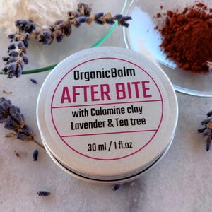 Bálsamo orgánico para después de las picaduras: arcilla de calamina, lavanda y árbol de té