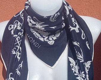 Pañuelo de seda vintage MONDI: Estampado del alfabeto azul marino (84 x 86 cm)
