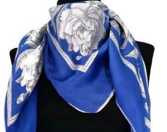 foulard vintage. Foulard roses. Foulard floral. Foulard en polyester. Foulard femme. Foulard carré. Grande écharpe. 32 "