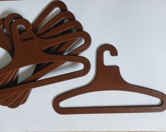 Set van 6 Schönbuch Quadro kleerhangers uit de jaren 70 - bruine space age vintage hangers voor Schoenbuch ganggarderobe