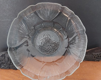 Arcoroc Fleur serving bowl - flat large fruit bowl from France-  32cm - glass bowl 70s