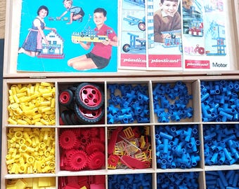 Vintage plasticant construction toy  in orginal wooden box - original 70s building kit