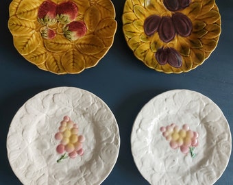 4 Sarreguemines plates - 2 white and 2 yellow Barbotine dessert plates with plums, strawberries  and grapes from the 80s France