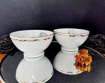 2 vintage Porcelaine d'Art bols with gold rim and gold decor - nostalgic footed breakfast bowls - shabby style