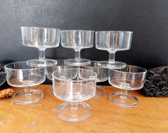 8 Luminarc champagne glasses oder dessert bowls - transparent stemmed barware - Luminarc France Cavalier  - 70s glassware
