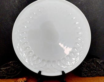Schumann Arzberg Cake platter . White Mid-century tableware with relief design 60s 70s  serving plate