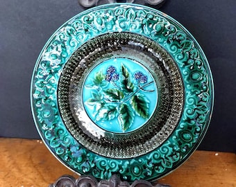 Villeroy and Boch Schramberg Majolica Plate - brambles - beautiful relief decor