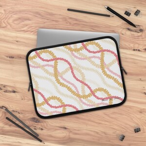 Na Lei Laptop Sleeve in White | Puakenikeni laptop sleeve, Pua computer sleeve, Hawaii computer sleeve, College necessities, Lei sleeve