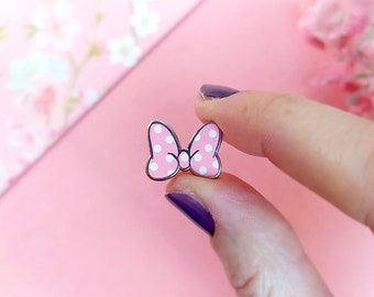 Minnie pink bow pin