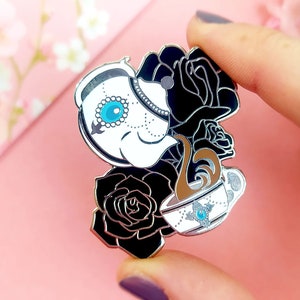 Tea and black roses pin