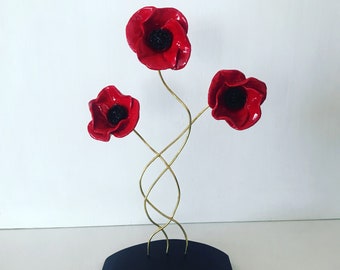 Coquelicots rouges sur socle en bois, décoration d'intérieur, art déco, décoration florale, décoration grecque, sculpture de coquelicots, art du pavot, art floral, décoration de printemps