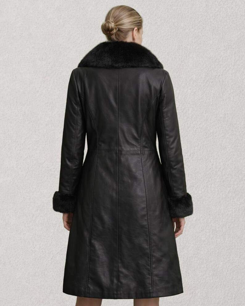 Schwarzer Leder-Fell-Kragen-langer Mantel-Frauen | Zweireihiger Pelzbesatz Mantel | Luxus Winter Ledermantel | Statement Mantel für Frauen Bild 2