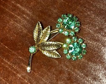 Green Peridot Pronged Rhinestone Juliana Brooch Pin Goldtone Flowers