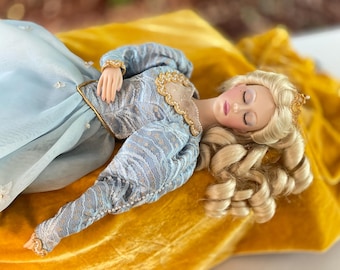 Franklin Heirloom 1988 Sleeping Beauty Collector’s Doll