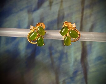 Pendientes de clip vintage de jade y diamantes sin marcar