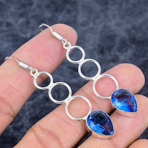 Tanzanithängande örhängen: Päronformade hängande örhängen i sterlingsilver