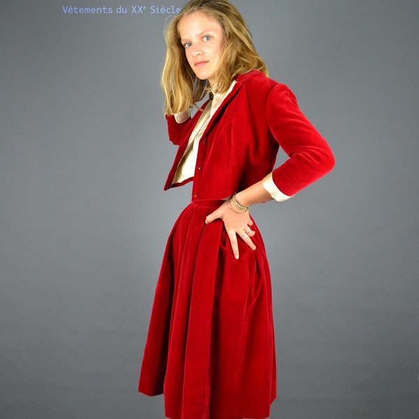 1960 - Ensemble CARINE ALEXANDRA en velours rouge vif - veste et jupe - stock de couturière Paris 9 - mad men style