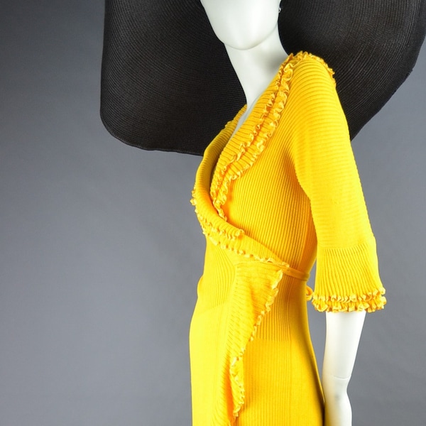 1970 - Déshabillé LISEUSES POGGI coton jaune bouton d'or - Bordures volantées - robe d'intérieur cache coeur