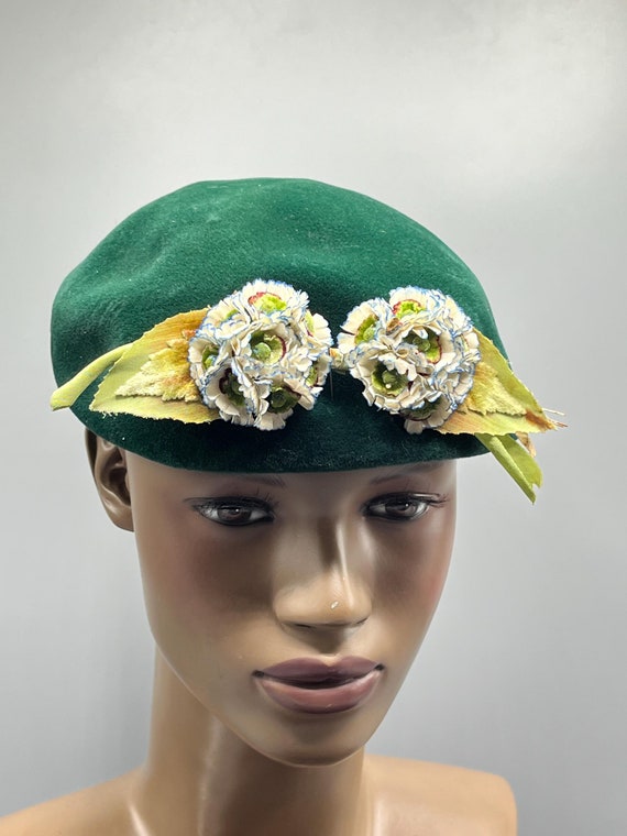 Circa 1930 - Milliner's hat ornament. Artificial fabric flowers