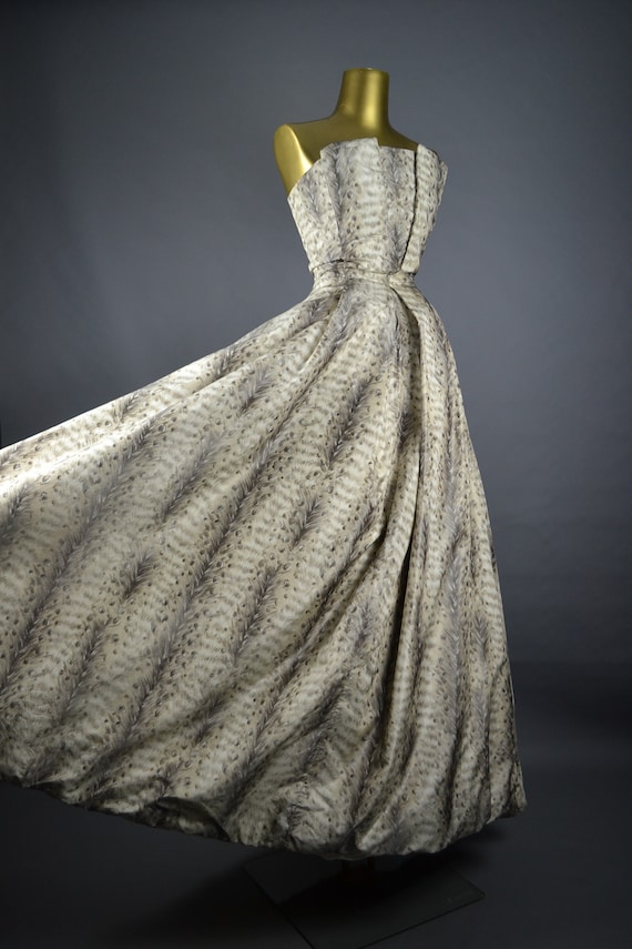 1960 - Silk strapless evening dress - feather patt