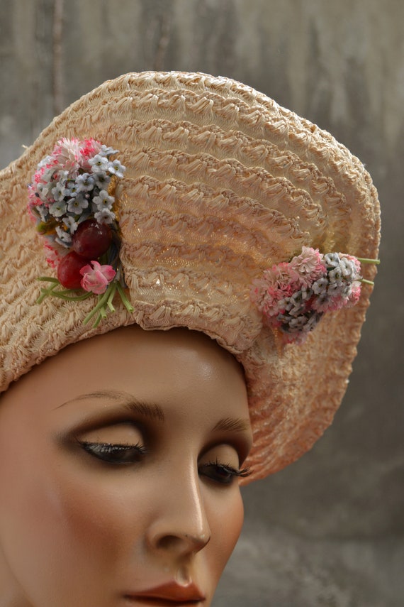 1940 - Oversize halo hat - Decoration of bouquets… - image 7