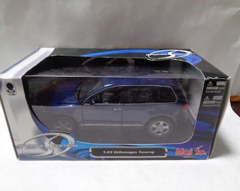 Maisto Special Edition VOLKSWAGEN TOUAREG, Black 1:24 Diecast Replica