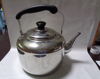 4.2 Quart Stainless Steel Tea Pot Made for Macy's Martha Sterwat 21109 collection
