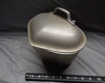 Silver Seal Aluminum Heart Shaped Roasting Pot with Lid