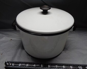 Copied - Vintage Enamelware Stock Pot w/Lid - 8" Diameter x 5" Deep
