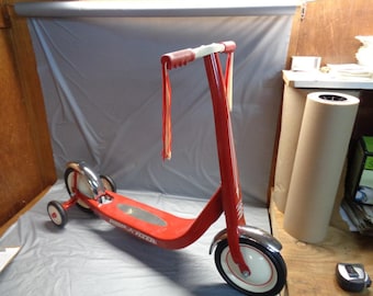 Radio Flyer Retro Red Kick Scooter with Training Wheels