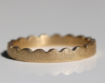 14K Solid Gold Wavy Crown Ring