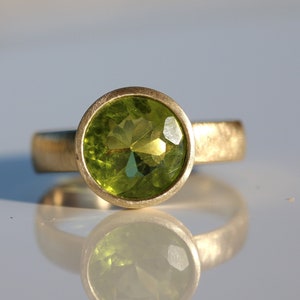 Peridot Ring in 14K Solid Gold, Chunky Gemstone Band Ring image 3