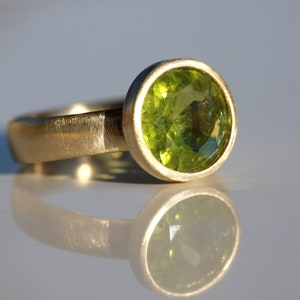 Peridot Ring in 14K Solid Gold, Chunky Gemstone Band Ring image 5