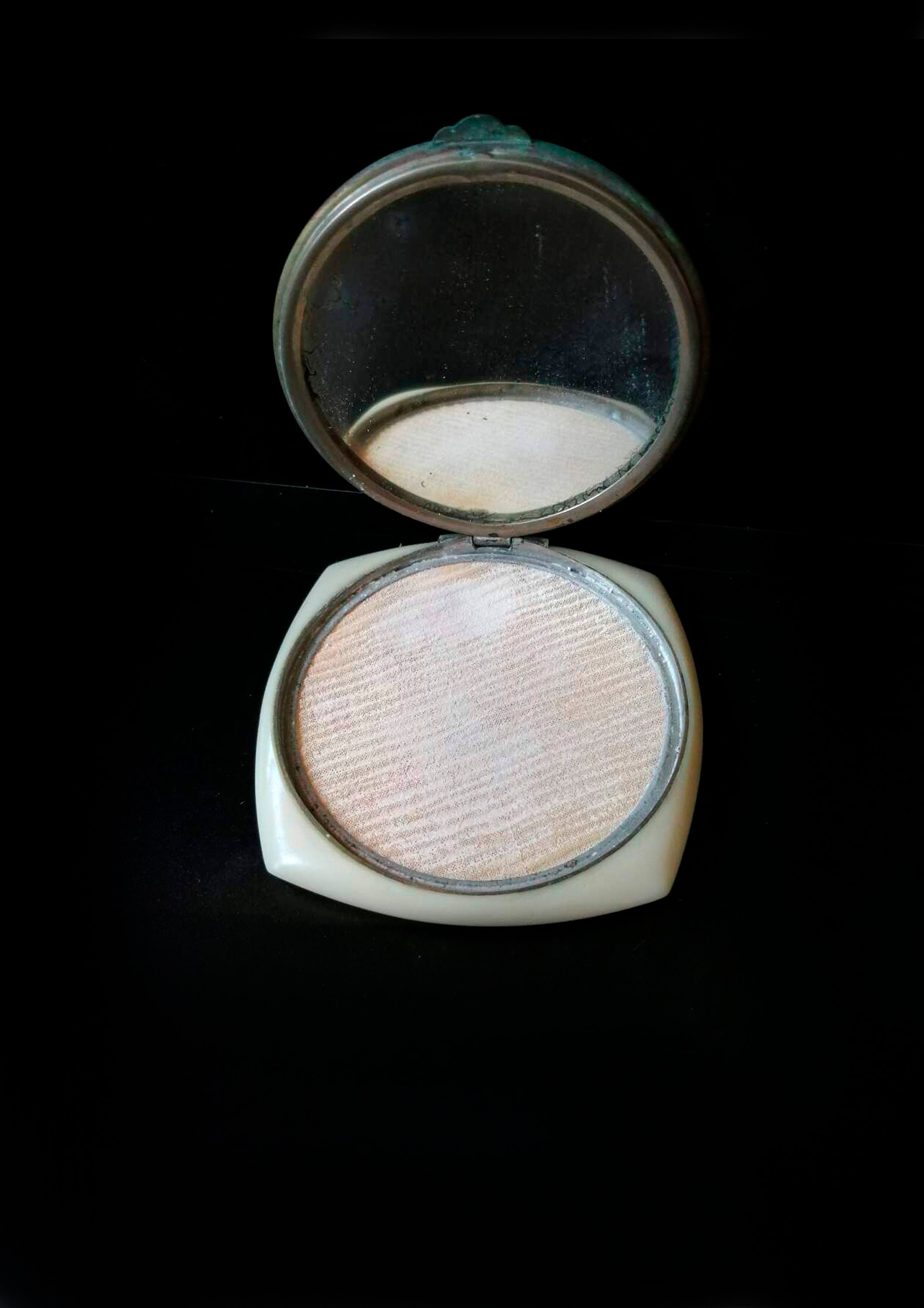 Powder box vintage powder box Old powder box Beautiful powder Etsy