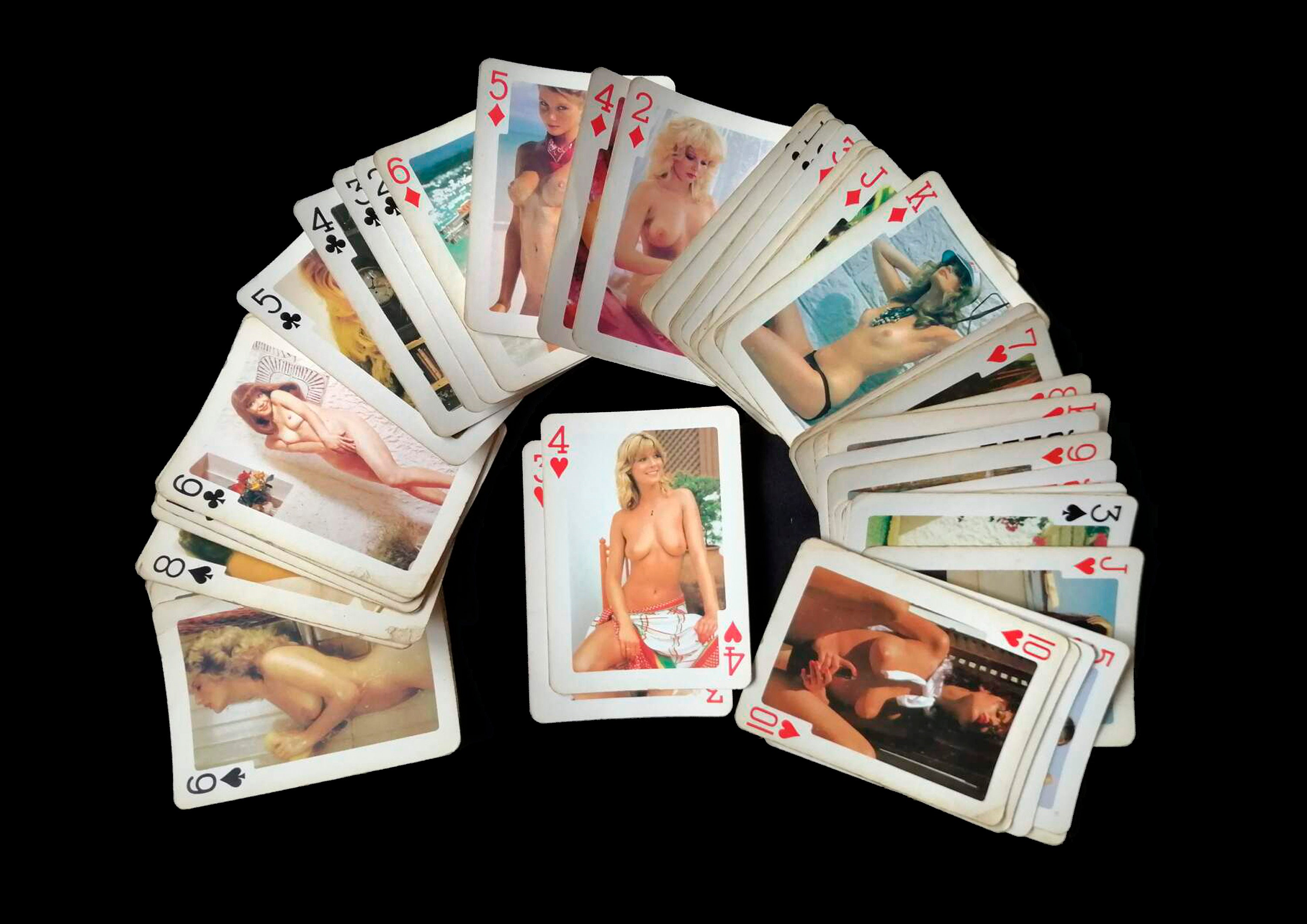 Erotic card game turvalan uunilla