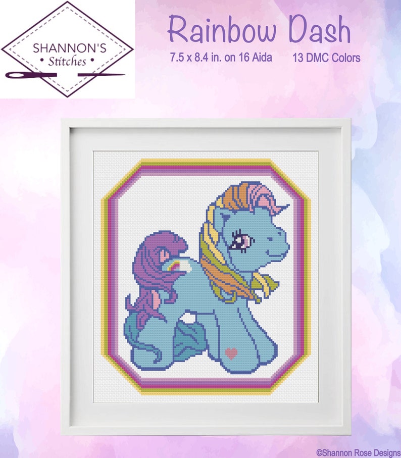 Peut inclure: Mod&egrave;le de point de croix pour Rainbow Dash de My Little Pony. Le mod&egrave;le mesure 7,5 pouces par 8,4 pouces et utilise 13 couleurs DMC. Le mod&egrave;le est encadr&eacute; et montre un poney bleu avec une crini&egrave;re et une queue arc-en-ciel.
