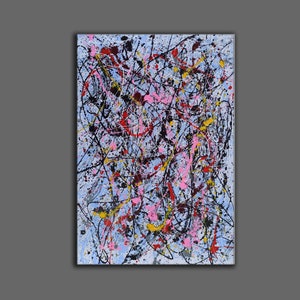 Puede incluir: Pintura abstracta con fondo azul y salpicaduras de pintura negra, roja, amarilla y rosa.