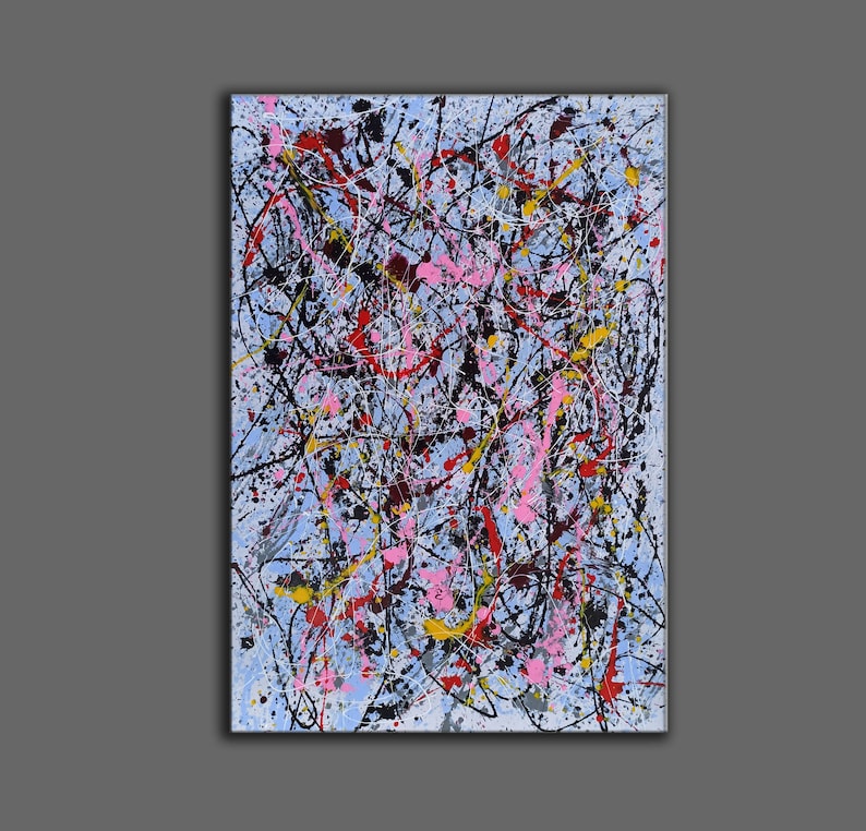 Puede incluir: Pintura abstracta con fondo azul y salpicaduras de pintura negra, roja, amarilla y rosa.