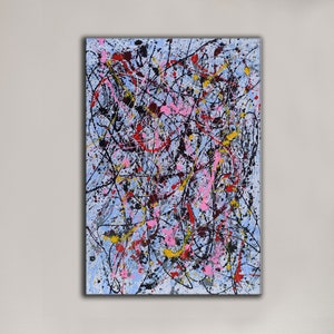 Puede incluir: Pintura abstracta con fondo azul y salpicaduras de pintura rosa, roja, amarilla, negra y blanca.