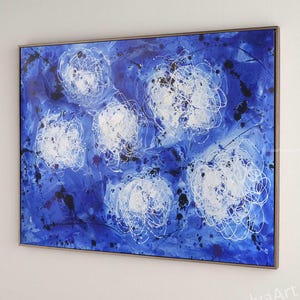 Neural abstrakt oljemålning Kosmisk abstrakt målning, Futuristisk abstrakt målning Pollock-inspirerad blå och vit cirkelkomposition SN627