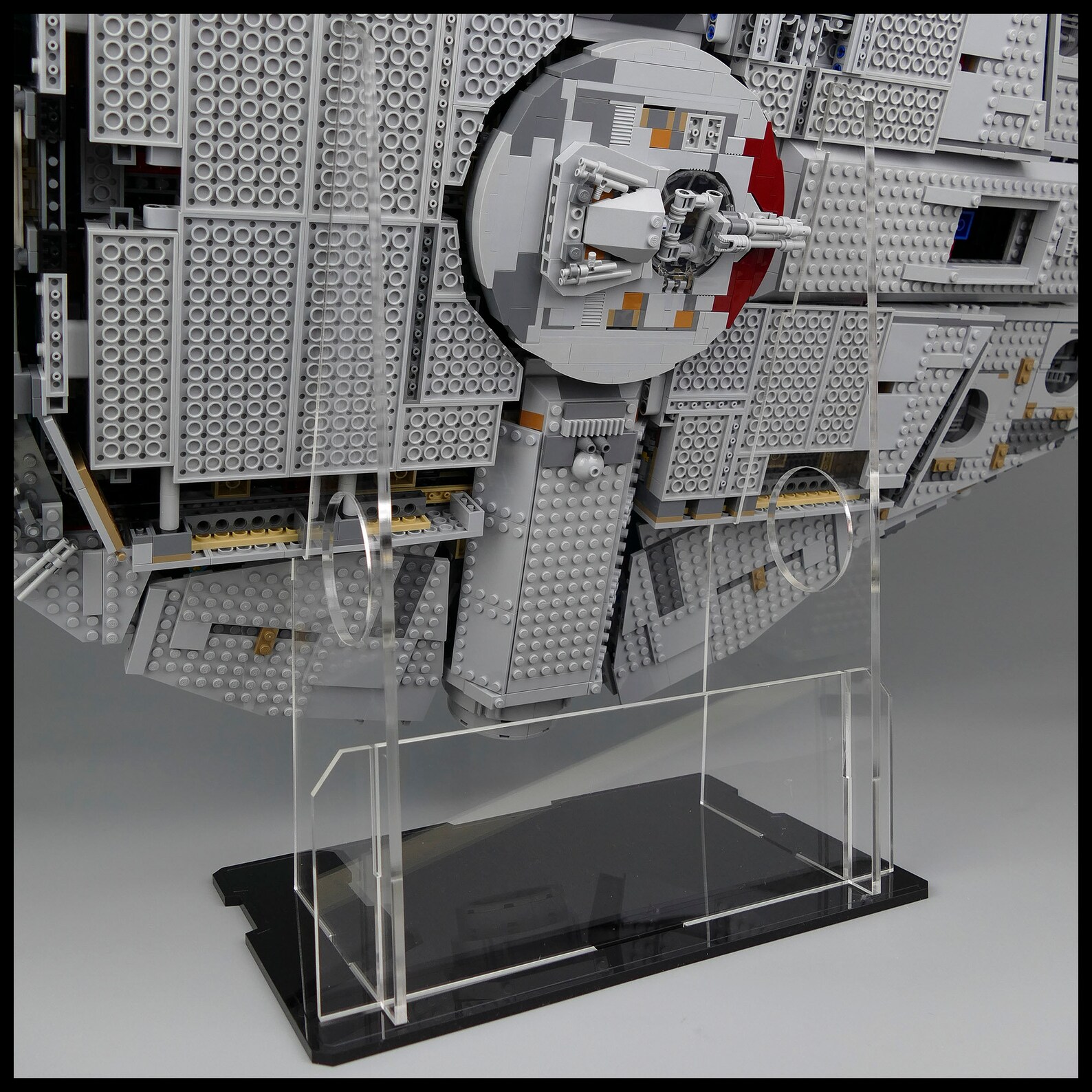 millennium falcon lego 75192 stand